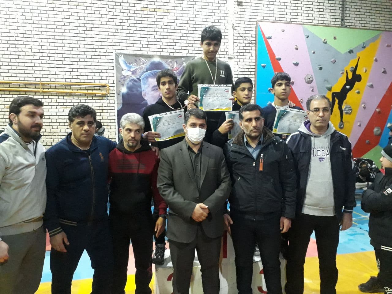 نایب قهرمانی تیم نهاوند در مسابقات کشتی آزاد نوجوانان استان