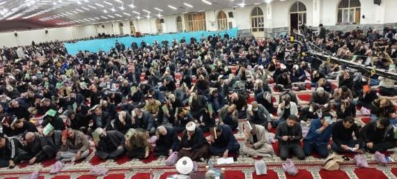 لحظه های زیبایی از نجوای عاشقانه مومنان با پروردگار در مصلی نهاوند+ تصاویر