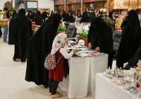 برپایی بازارچه کمک به جبهه مقاومت در نهاوند+ فیلم
