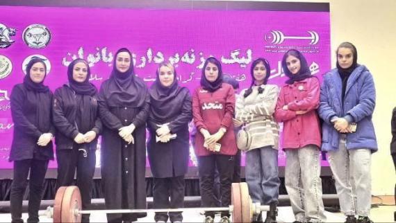 درخشش دختران وزنه بردار نهاوندی در رقابت های کشوری