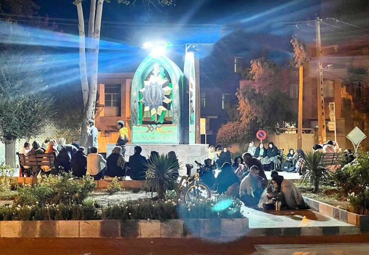 حضور نهاوندی‌ها در خیابان بعد از زلزله+تصاویر