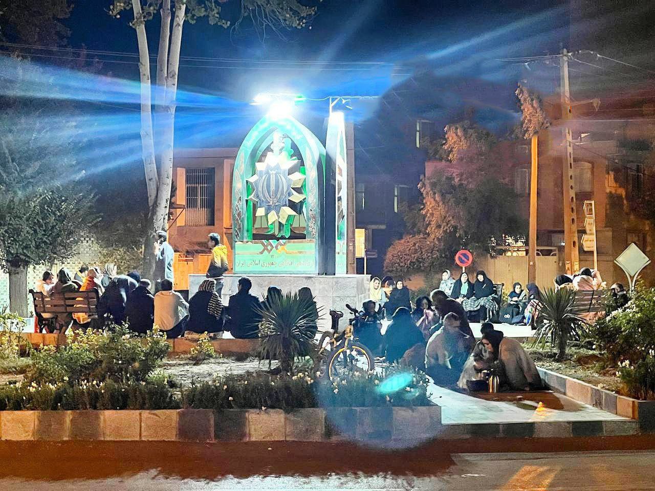 حضور نهاوندی‌ها در خیابان بعد از زلزله+تصاویر