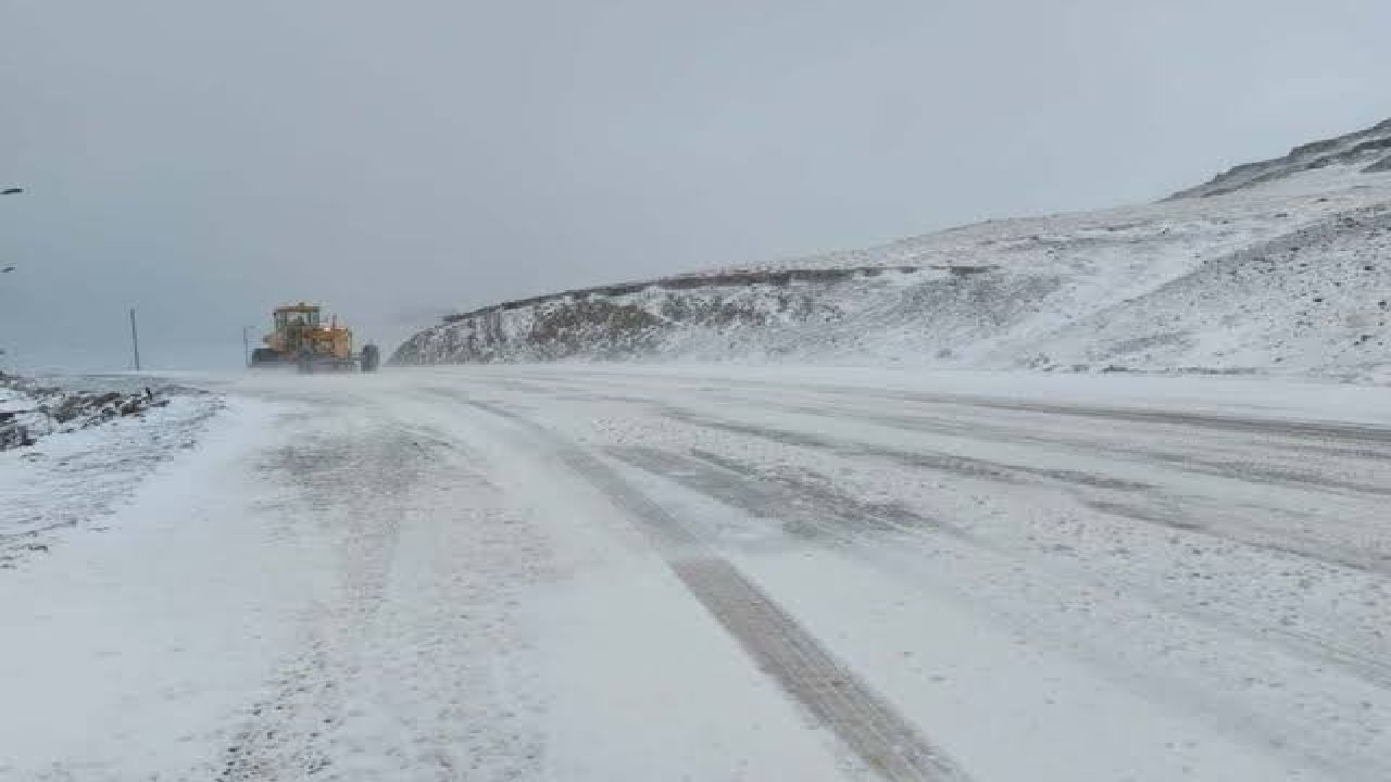 برف روبی در گردنه گاماسیاب محور نورآباد – نهاوند + فیلم