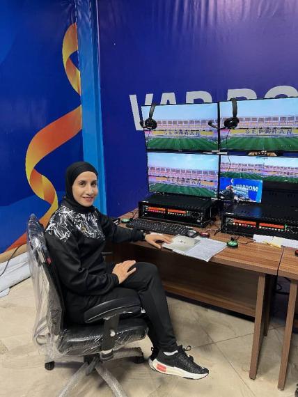 حضور بانوی داور نهاوندی در اتاق var بازی پرسپولیس